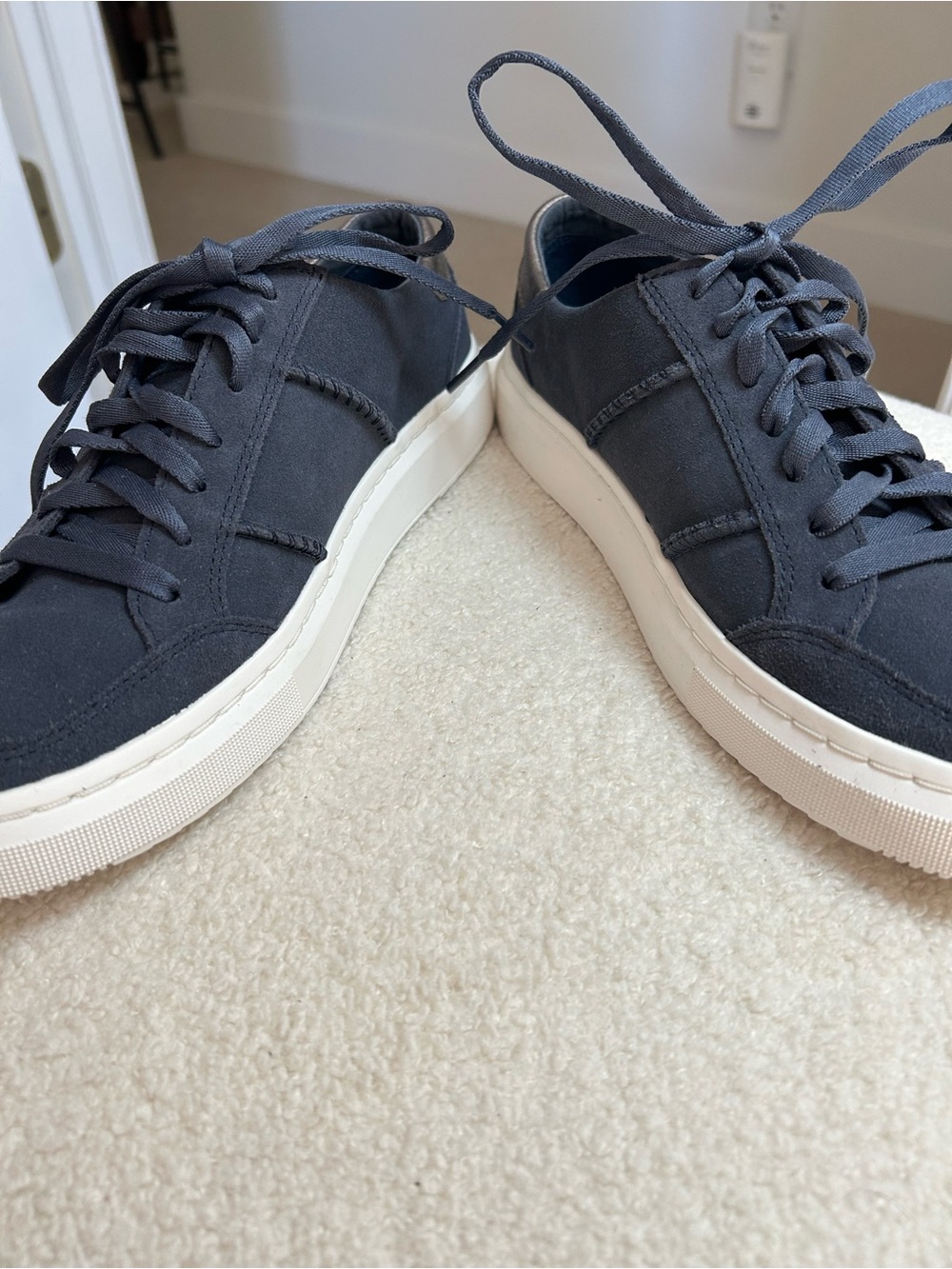 Ugg Suede and Canvas Alameda Sneaker Size 7 Navy - Picture 12 of 12